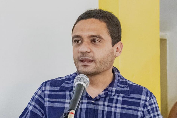 Prefeito de Canto do Buriti é denunciado ao TCE por compra de livros sem licitação