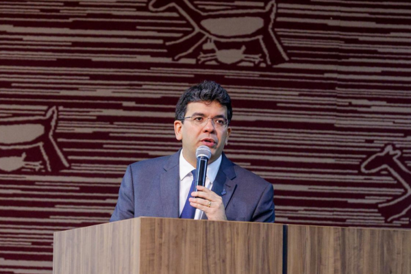 Rafael Fonteles chama suspensão dos royalties do petróleo de “vergonha”