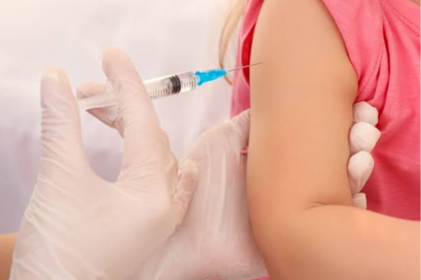 Teresina recebe 7 mil doses de vacina contra dengue para crianças e adolescentes
