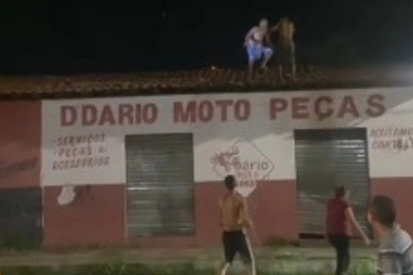 Criminoso é agredido em telhado no bairro Grande Dirceu, em Teresina