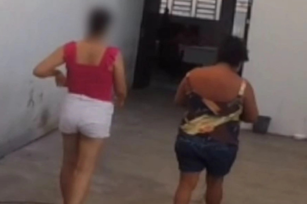 Jovem de 17 anos é apreendida após ameaçar mãe com faca