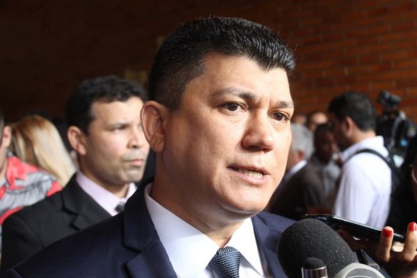 Rubens perde apoio para 'Capote' e fecha com o 'gato guerreiro'
