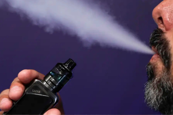 Plataformas digitais têm 48 horas para remover anúncios de cigarros eletrônicos