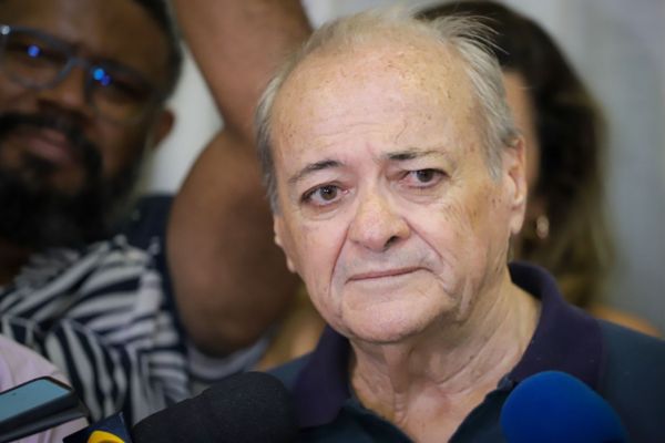 Prefeito determina análise de débitos para regularizar pagamentos