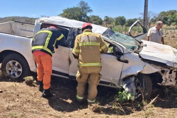 Quatro pessoas ficam feridas em acidente na BR-316, entre Elesbão Veloso e Valença do Piauí