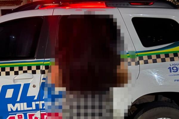 Mulher é presa após chamar homem de 