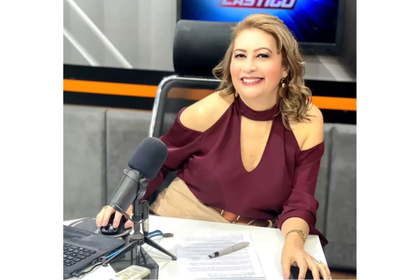Jornalista Eli Lopes é internada após sofrer AVC isquêmico
