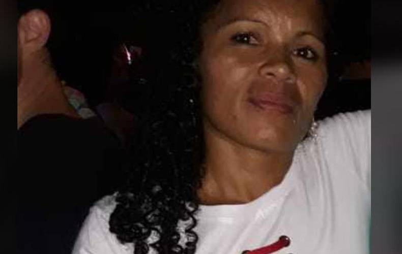 Mulher mata companheira a golpes de faca na frente de criança em Monsenhor Gil