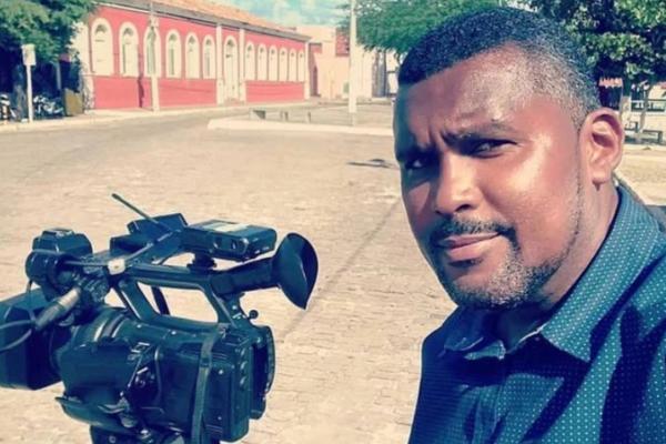 Repórter cinematográfico enfrenta câncer e recebe corrente de apoio