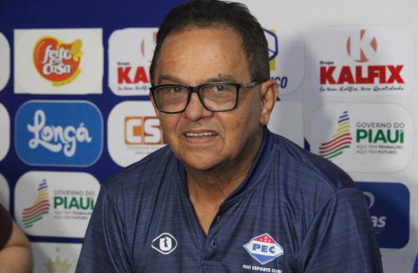 Piauí anuncia saída de técnico Francisco Diá e executivo de futebol