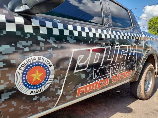 Dupla que vendia drogas ao lado de batalhão é presa em Teresina