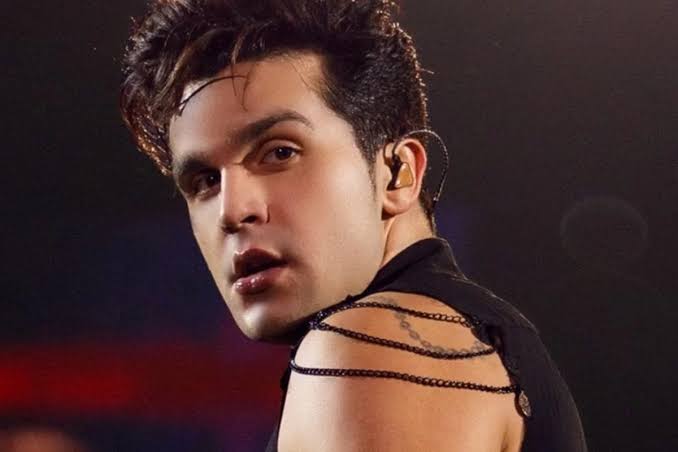 Cantor Luan Santana passa mal e é hospitalizado em São Paulo