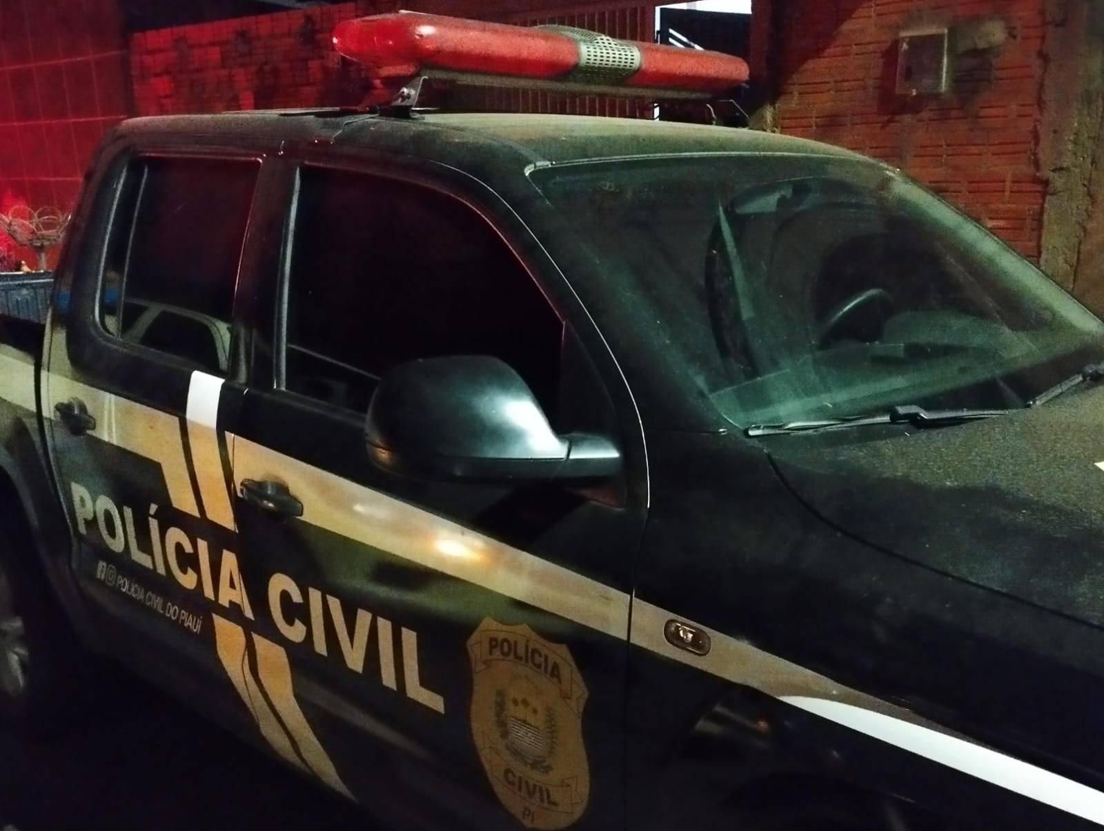Homem preso por espancar a namorada por 6h dentro de motel é solto após audiencia de custódia