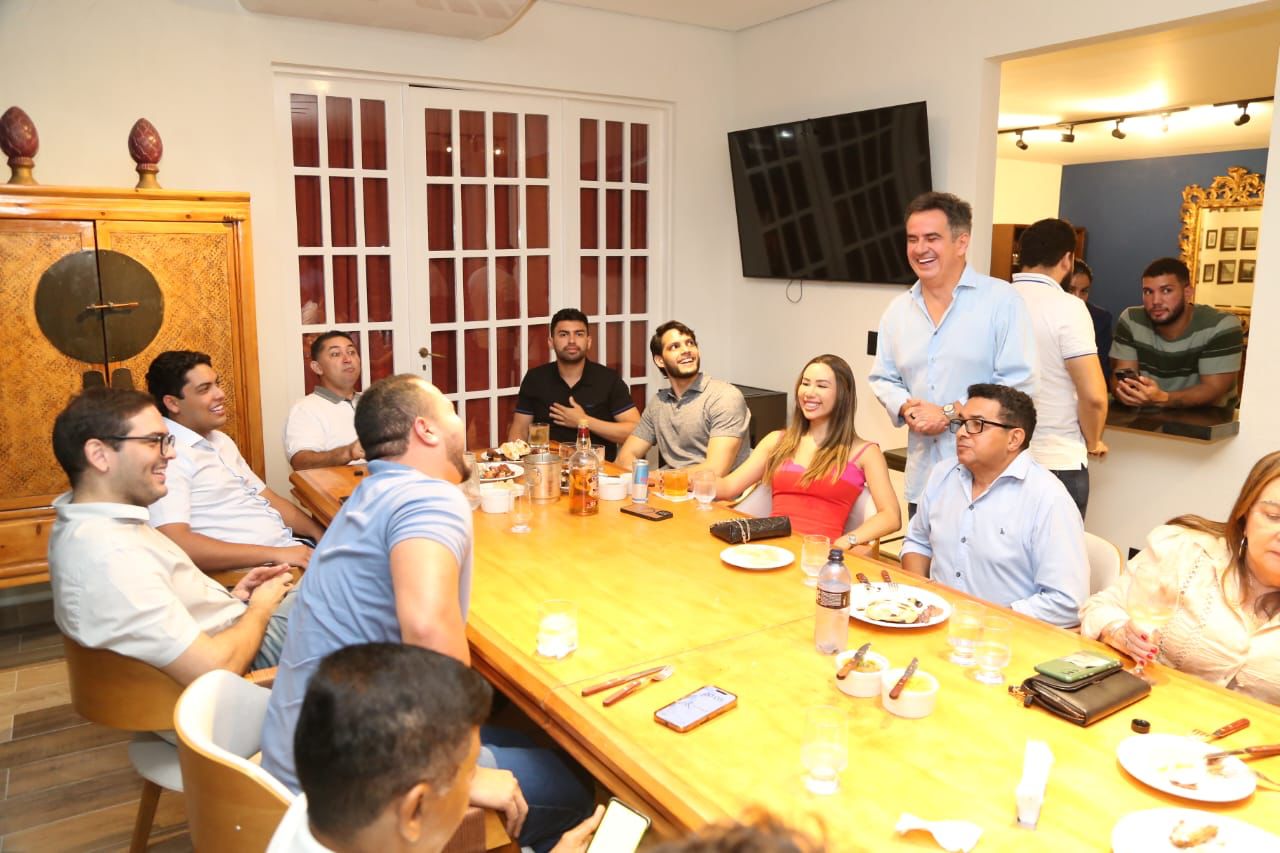 Ciro recebe vereadores no modo chef: apoio bem-passado e reeleição no forno