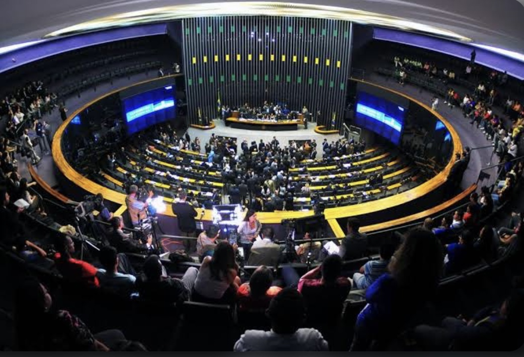 Mais deputados, menos gasto? O discurso fácil que esconde o peso da conta