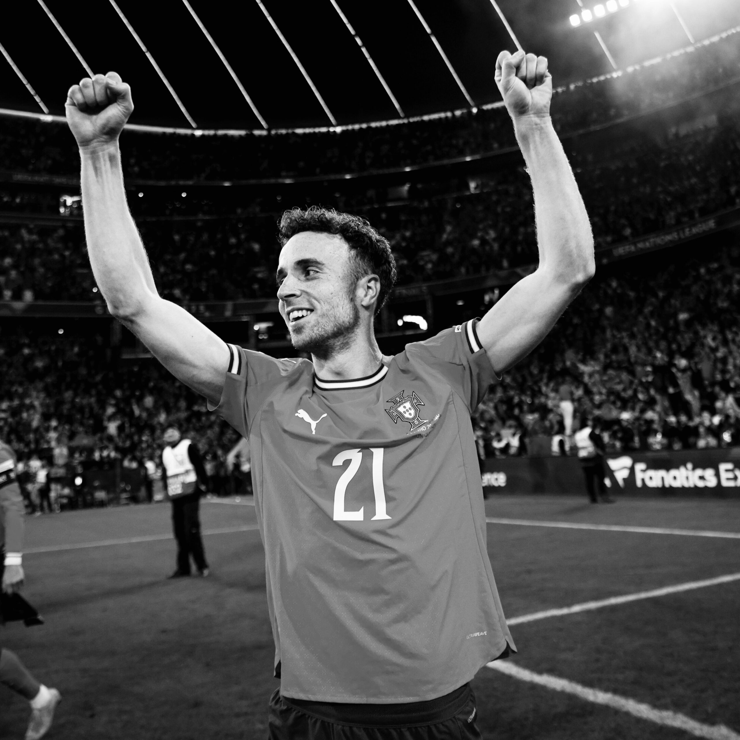 Diogo Jota, atacante do Liverpool morre aos 28 anos em acidente de trânsito na Espanha