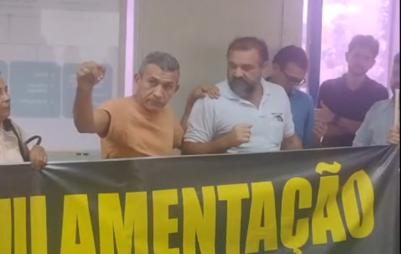 Em protesto dentro da Sead policiais penais cobram regulamentação da categoria