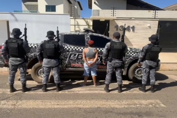 Mulher é presa suspeita de tráfico de drogas em Picos, no Piauí