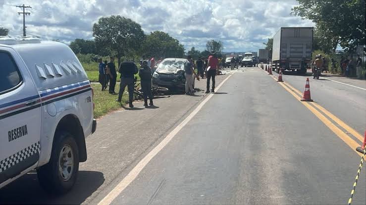 Acidente entre carro e moto deixa mulher morta em Timon