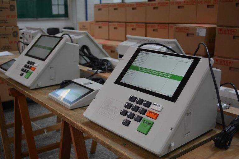 Hoje é último dia para regularizar ou transferir título de eleitor