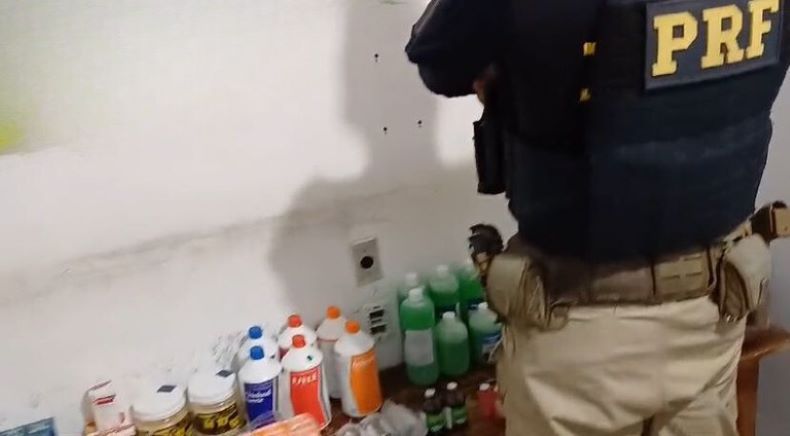 PRF apreende 143 medicamentos veterinários irregulares em ônibus no Piauí