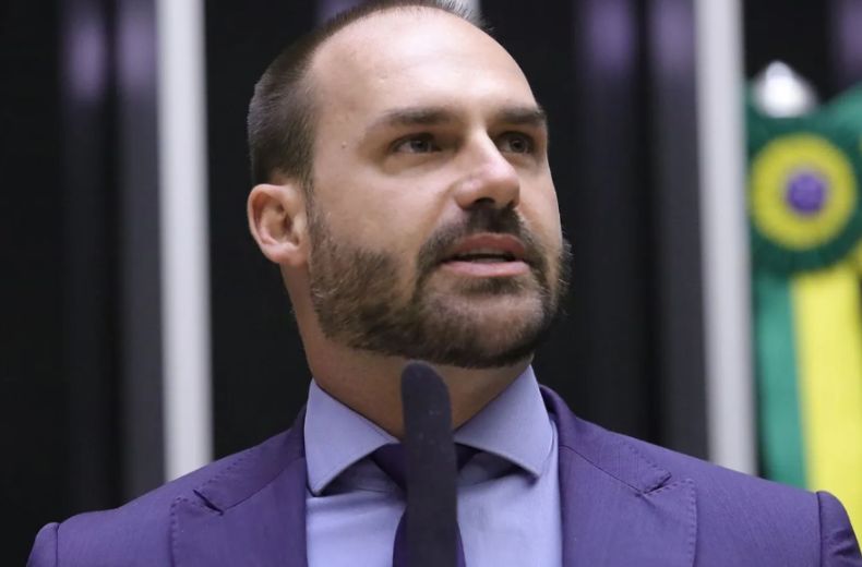 Eduardo Bolsonaro é condenado e perde cargo na Polícia Federal