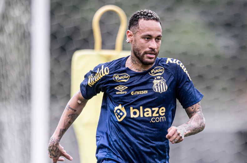 Neymar treina pela primeira vez após retorno ao Santos