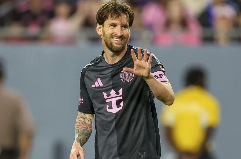 Árbitro é punido por pedir camisa e autógrafo de Messi