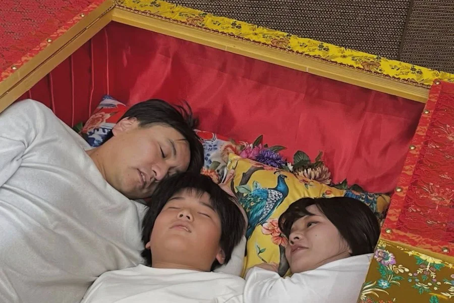 Spa no Japão oferece meditação dentro de caixões; essa prática vingaria aqui?