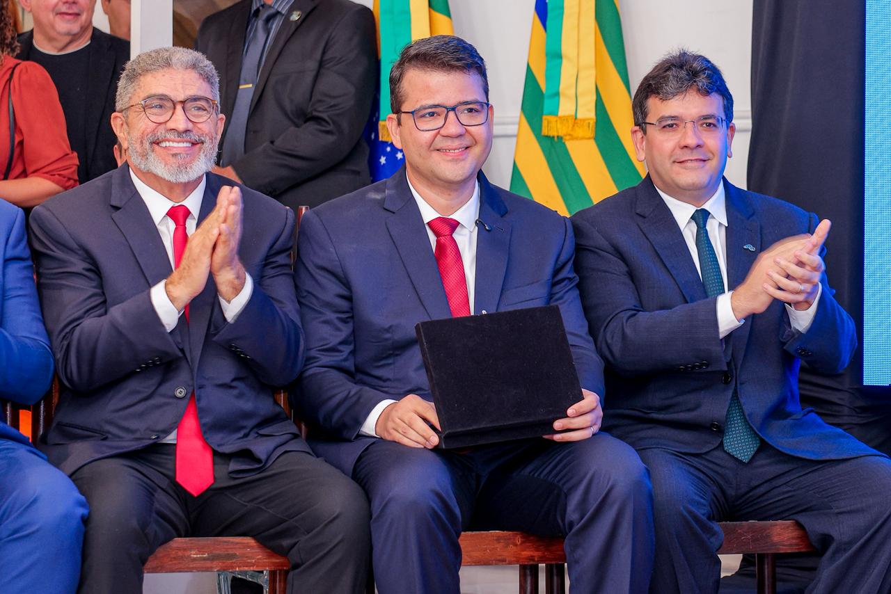 Governo empossa novos secretários de Saúde e Segurança Pública