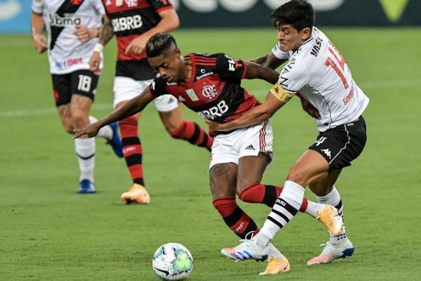 Flamengo vence Vasco e amplia vantagem na semifinal do Carioca
