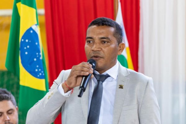 Prefeito petista de Porto-PI é proibido pela Justiça de usar a cor vermelha em prédios públicos