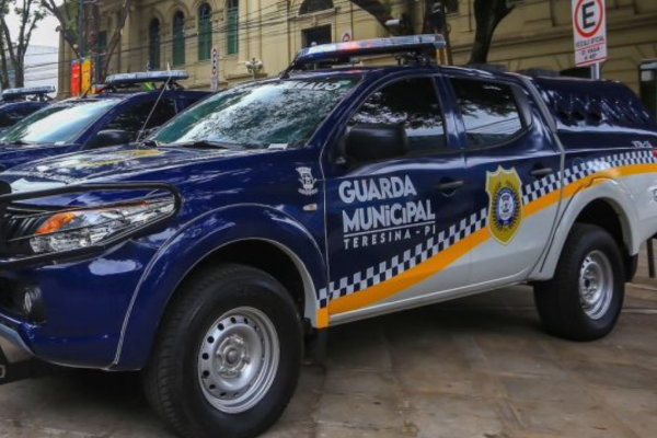 Guarda Municipal invade casa de ex e termina baleando a própria perna em Teresina