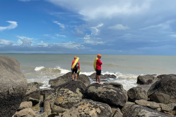 Corpo de adolescente é encontrado em praia de Parnaíba