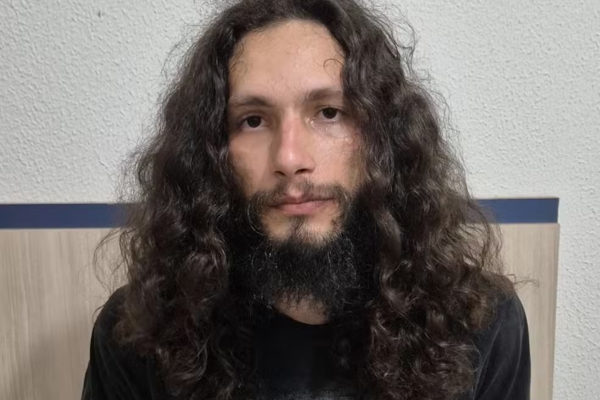 TO: Professor de canto é preso por dar ‘chá de semên’ a alunas para melhorar voz
