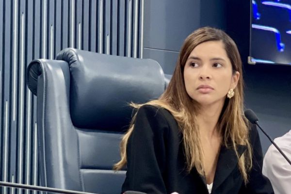 TCE avalia se Tatiana Medeiros deve continuar recebendo salário