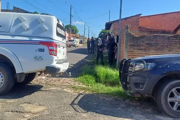 Policial tem surto psicótico e é contido pela PM em Timon