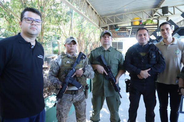 Secretário Chico Lucas entrega armamentos e reforça policiamento
