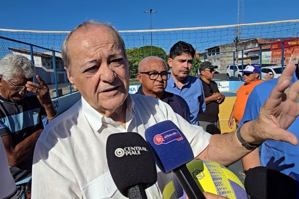 Prefeito anuncia cercamento do aterro e ponto de apoio para filhos de catadoras