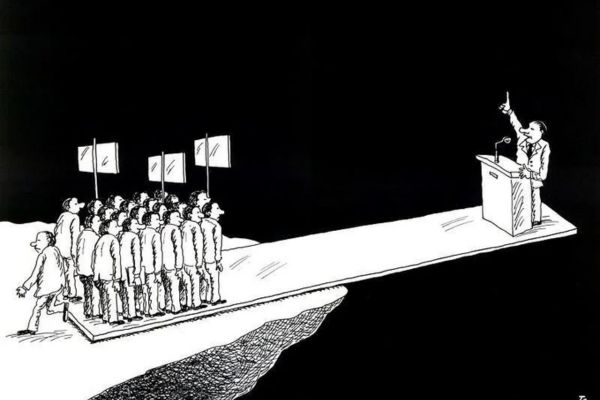 Tudo pelo poder político