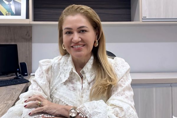 Deputada é alvo de investigação por contratos superfaturados