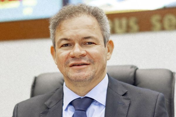 ESCÂNDALO: Prefeito de Timon é alvo do MP por contrato de R$12 milhões sem licitação