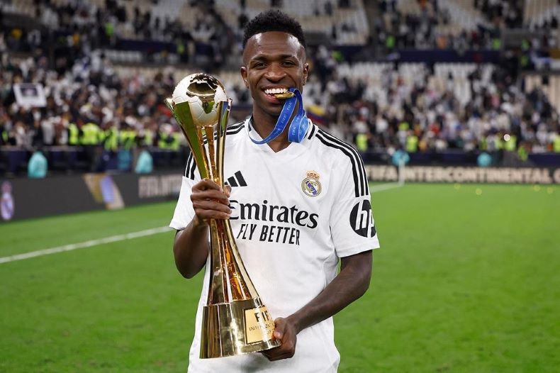 Jornal inglês deixa Rodri de escanteio e elege Vini Jr. o melhor jogador do ano
