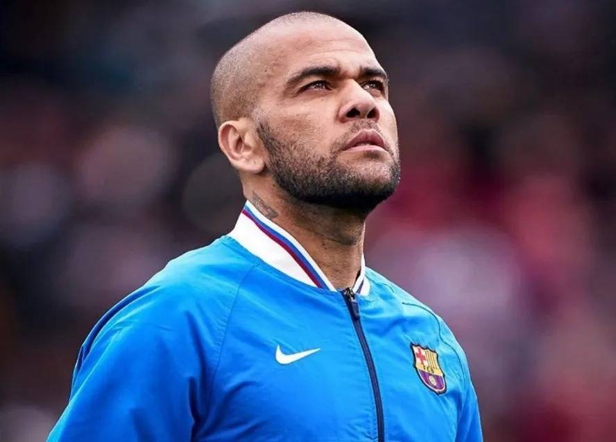 Daniel Alves paga fiança de 5,5 milhões e deve sair da prisão nesta segunda (25)