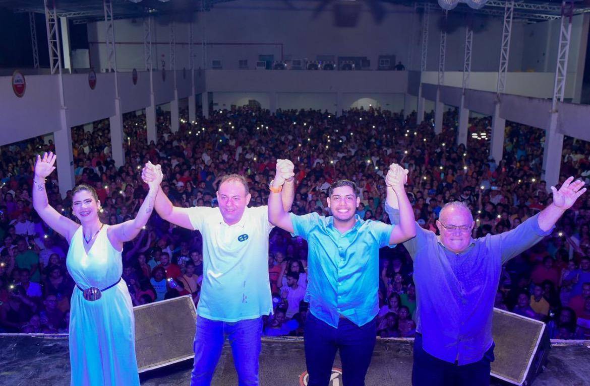 Jeová reúne multidão em festa, apresenta seus candidatos a vereador, mas não cita Dr. Pessoa