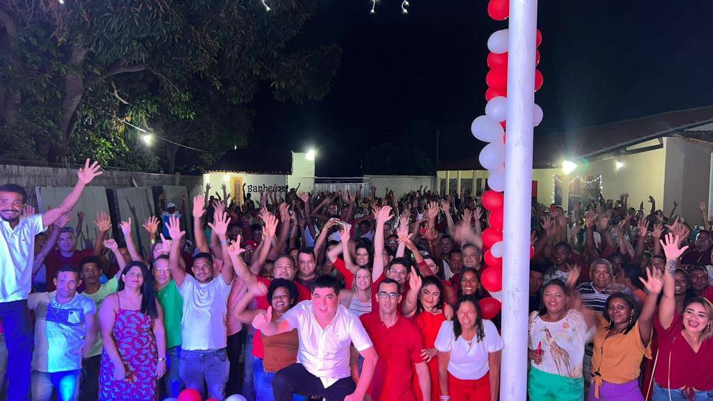Em Amarante  Clemilton Queiroz reúne  multidão em confraternização