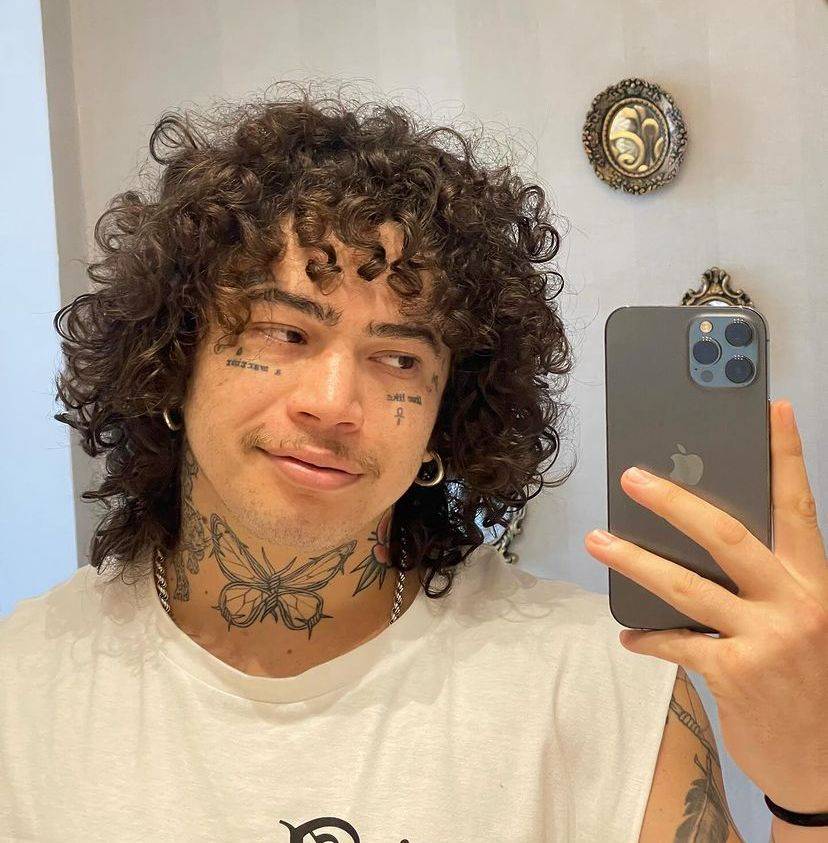 Whindersson Nunes relata ter dificuldade para construir teatro no Piauí