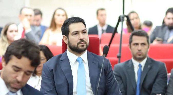 Deputado Felipe Sampaio sofre acidente de carro em viagem a Joca Marques