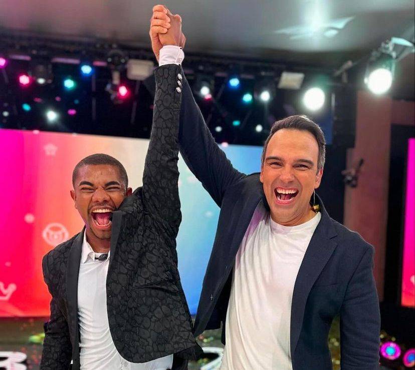 Davi leva o maior prêmio da história e é o homem mais jovem a vencer o BBB 24