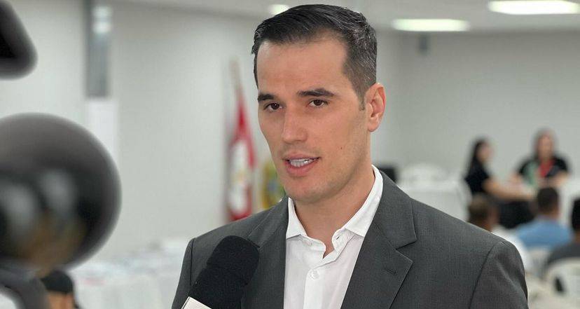 350 pessoas não compareceram para receber seus celulares, diz Matheus Zanatta